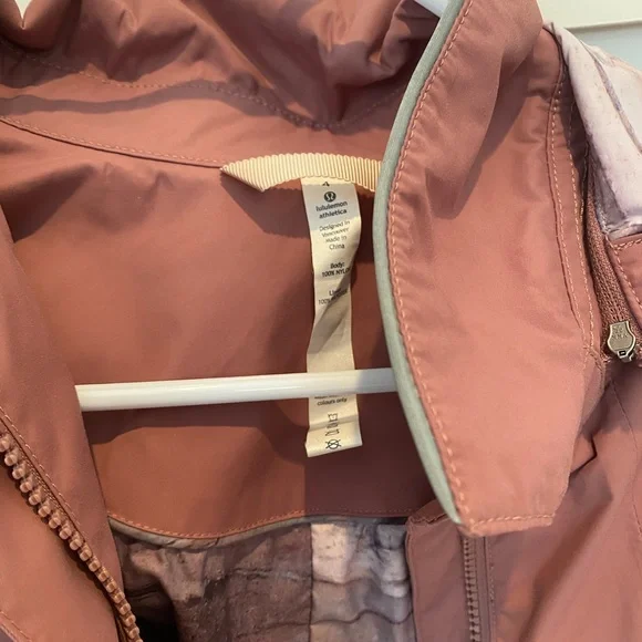 Lululemon Rain Jacket - Picture 12 of 12